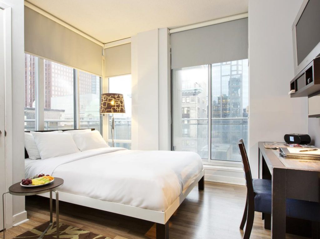 Recommended Hotels for a Comfortable Stay in Toronto and Booking Platforms