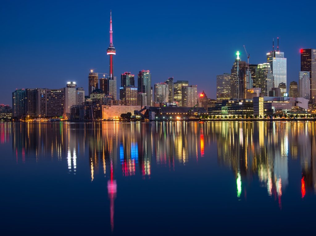 Toronto’s Irresistible Charm: Exploring the City’s Breathtaking Landmarks and Scenic Views