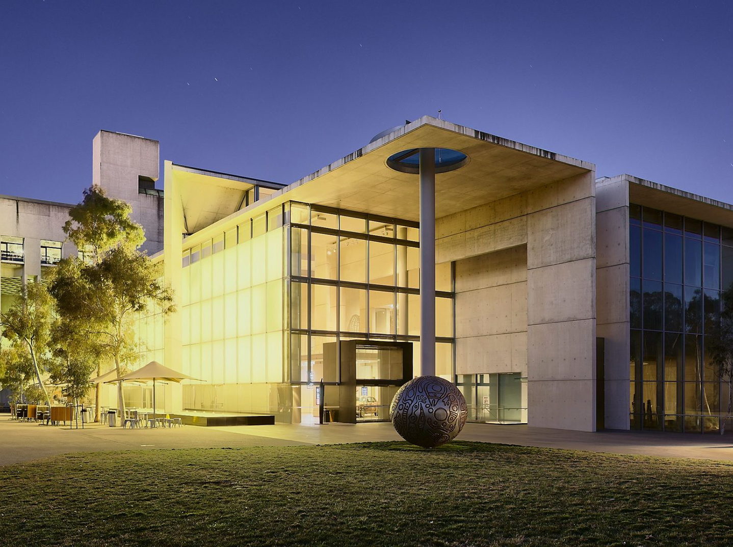 Explore Canberra’s Art Scene: Fiverr’s Expert-Led Museum and Gallery Tours